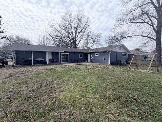 807 Lakeview Drive, Pittsburg, KS 66762