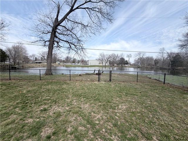 807 Lakeview Drive, Pittsburg, KS 66762