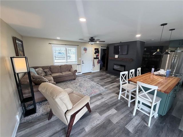 807 Lakeview Drive, Pittsburg, KS 66762