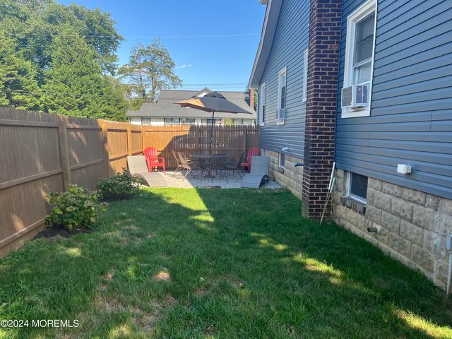 154 8th Street A, Belford, NJ 07718