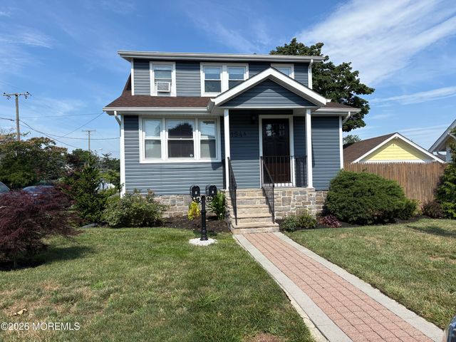 154 8th Street A, Belford, NJ 07718