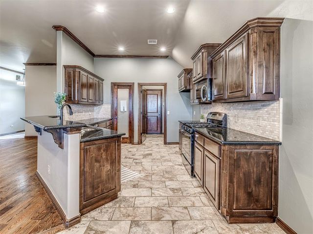 18209 Haslemere Lane, Edmond, OK 73012