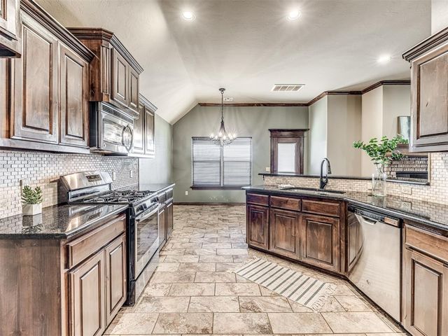 18209 Haslemere Lane, Edmond, OK 73012