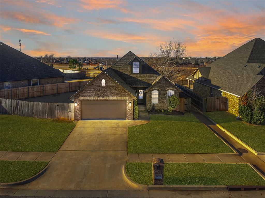 18209 Haslemere Lane, Edmond, OK 73012