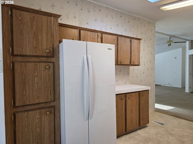 15768 Se POWELL Blvd 28, Portland, OR 97236