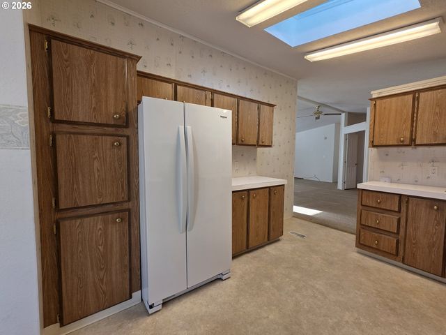 15768 Se POWELL Blvd 28, Portland, OR 97236