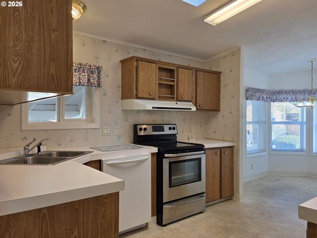 15768 Se POWELL Blvd 28, Portland, OR 97236