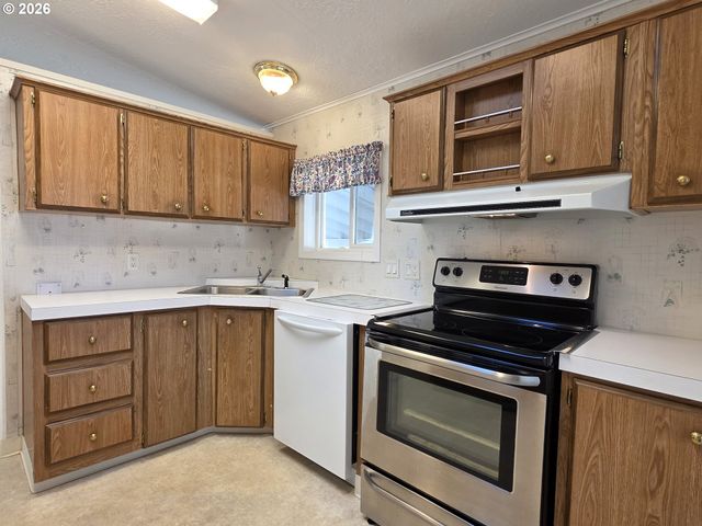 15768 Se POWELL Blvd 28, Portland, OR 97236