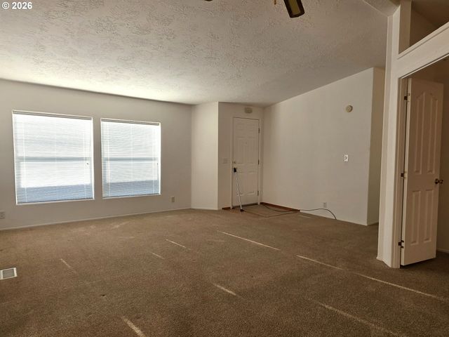 15768 Se POWELL Blvd 28, Portland, OR 97236