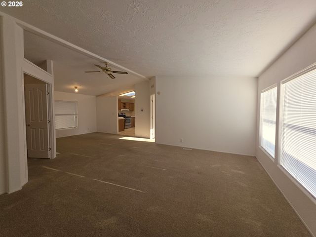 15768 Se POWELL Blvd 28, Portland, OR 97236