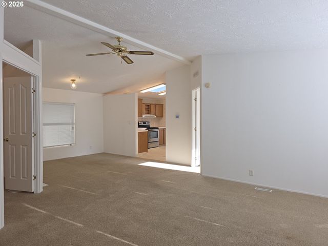 15768 Se POWELL Blvd 28, Portland, OR 97236