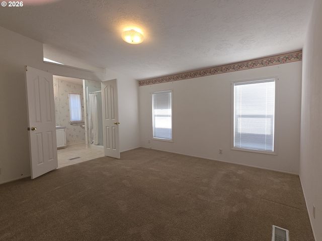 15768 Se POWELL Blvd 28, Portland, OR 97236