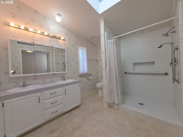 15768 Se POWELL Blvd 28, Portland, OR 97236