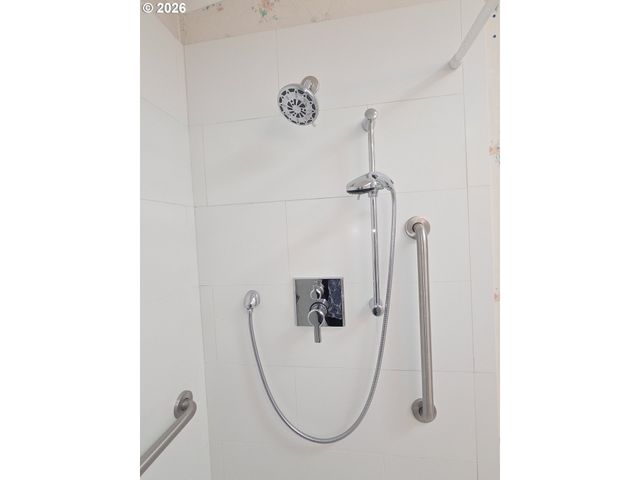 15768 Se POWELL Blvd 28, Portland, OR 97236