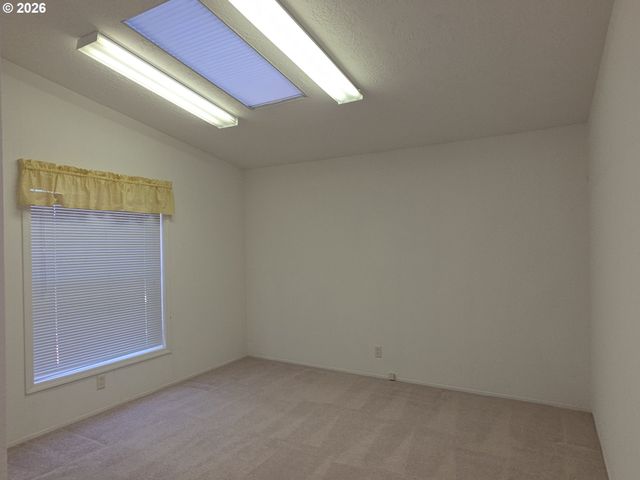 15768 Se POWELL Blvd 28, Portland, OR 97236