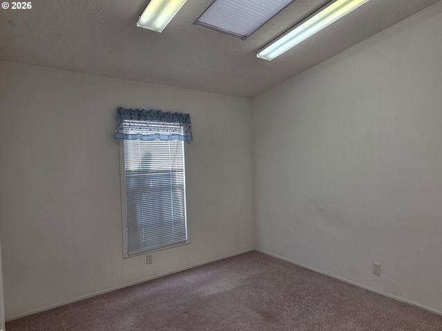 15768 Se POWELL Blvd 28, Portland, OR 97236