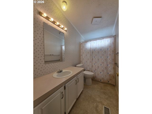 15768 Se POWELL Blvd 28, Portland, OR 97236