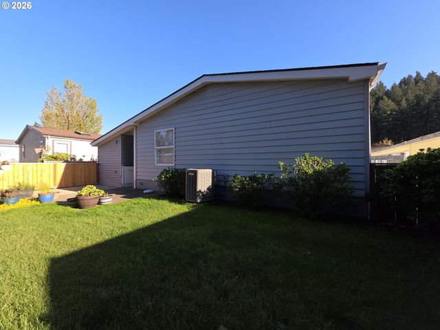 15768 Se POWELL Blvd 28, Portland, OR 97236