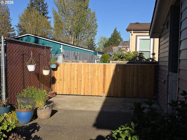 15768 Se POWELL Blvd 28, Portland, OR 97236