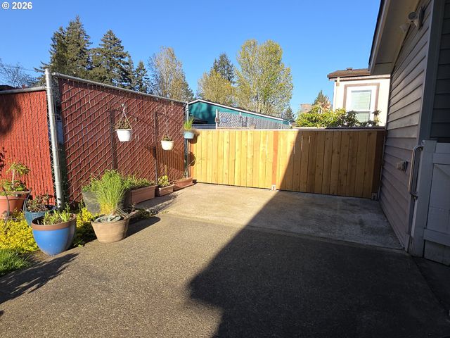 15768 Se POWELL Blvd 28, Portland, OR 97236