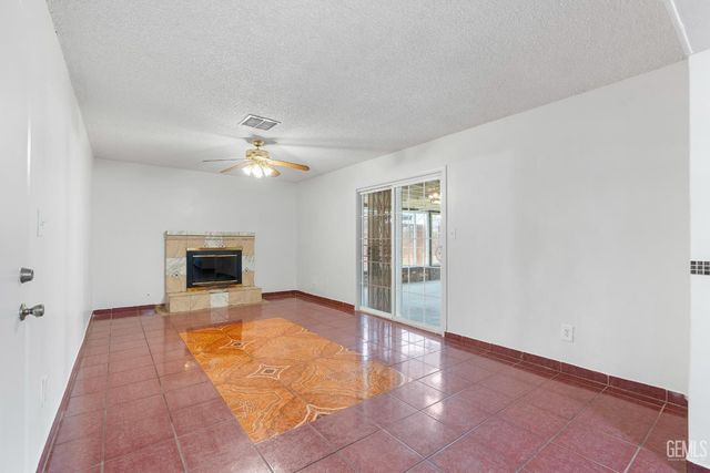 1900 Faxon Avenue, Bakersfield, CA 93304