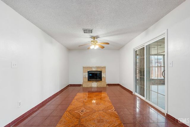 1900 Faxon Avenue, Bakersfield, CA 93304