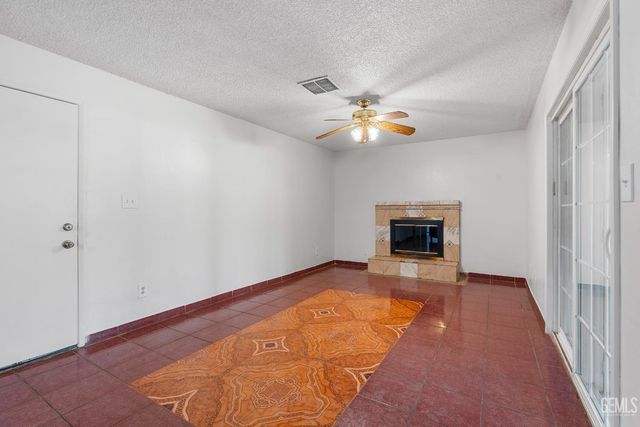 1900 Faxon Avenue, Bakersfield, CA 93304