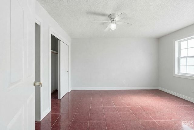 1900 Faxon Avenue, Bakersfield, CA 93304