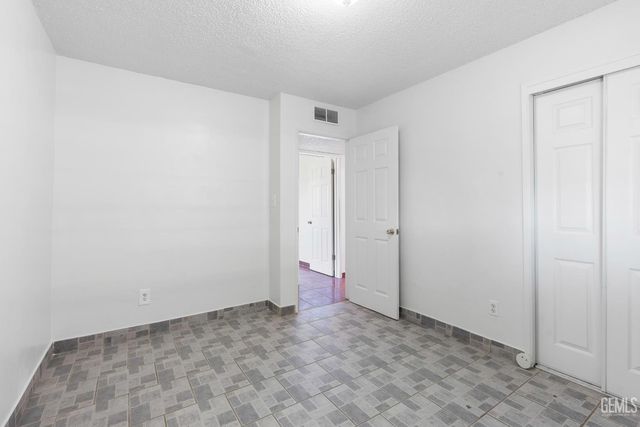 1900 Faxon Avenue, Bakersfield, CA 93304