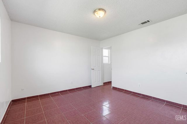 1900 Faxon Avenue, Bakersfield, CA 93304