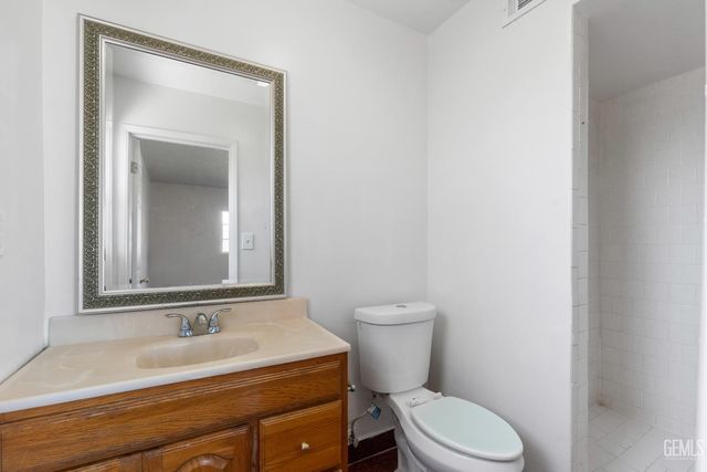 1900 Faxon Avenue, Bakersfield, CA 93304