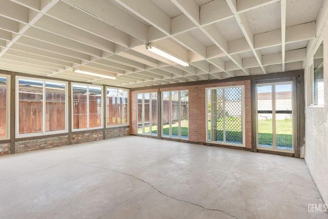 1900 Faxon Avenue, Bakersfield, CA 93304