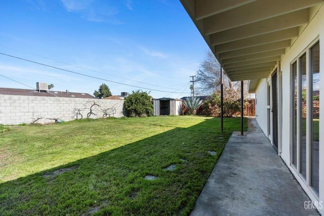 1900 Faxon Avenue, Bakersfield, CA 93304