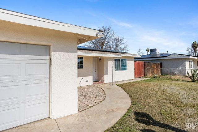 1900 Faxon Avenue, Bakersfield, CA 93304