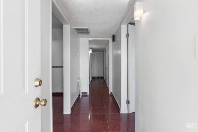 1900 Faxon Avenue, Bakersfield, CA 93304