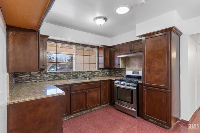 1900 Faxon Avenue, Bakersfield, CA 93304