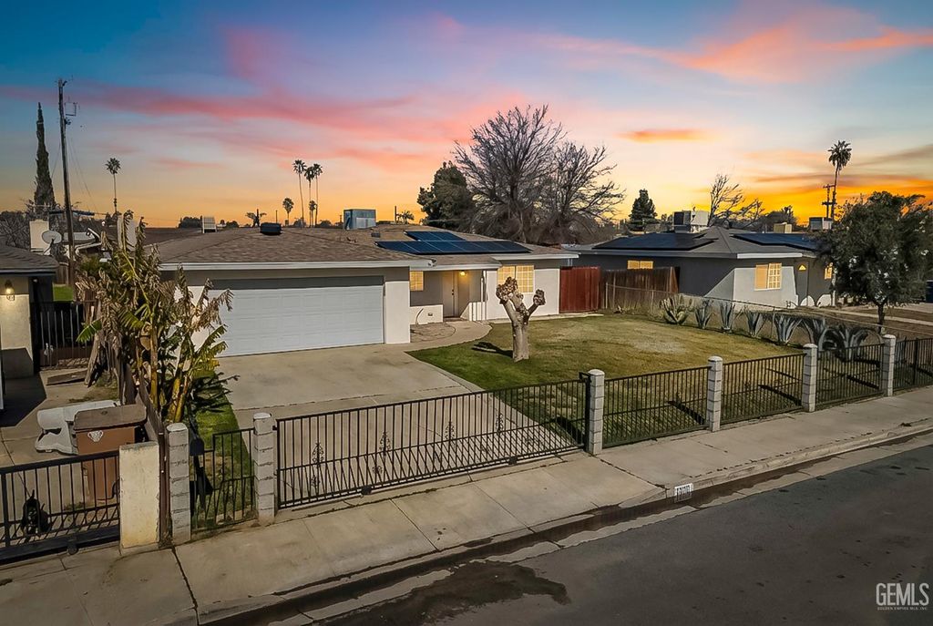 1900 Faxon Avenue, Bakersfield, CA 93304