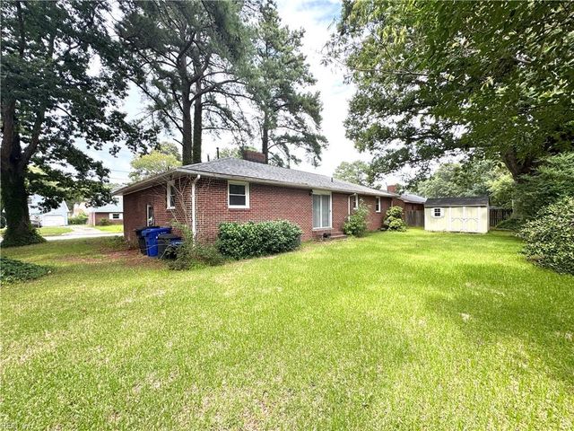 2 Kennedy Dr, Portsmouth, VA 23702