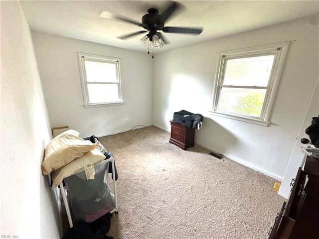 2 Kennedy Dr, Portsmouth, VA 23702