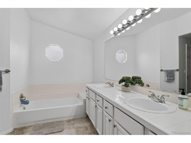 178 Maplewood Dr, Erie, CO 80516