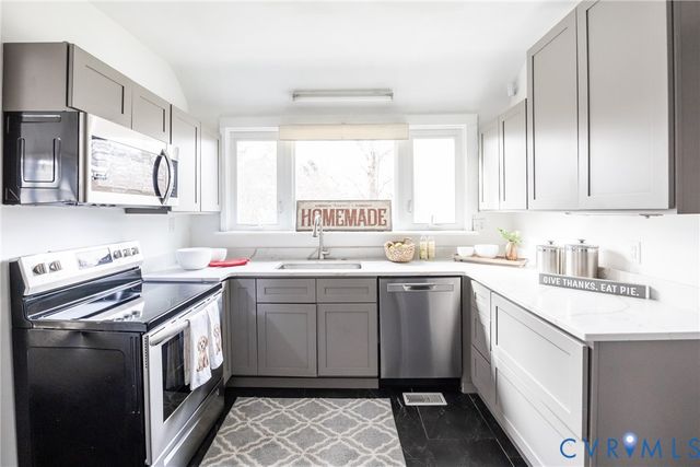 806 Appomattox St, Hopewell, VA 23860