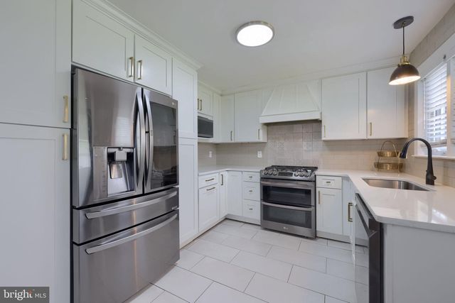 1700 MANOR ST, Columbia, PA 17512
