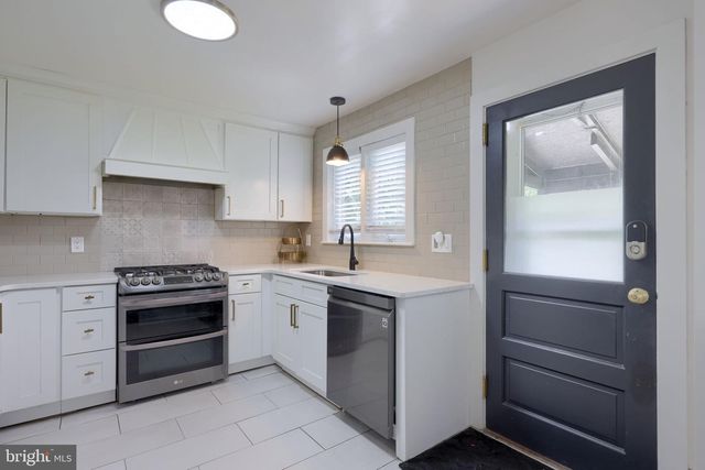 1700 MANOR ST, Columbia, PA 17512