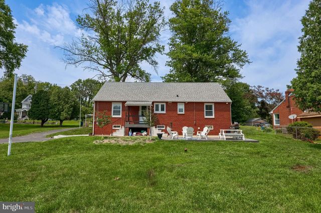 1700 MANOR ST, Columbia, PA 17512