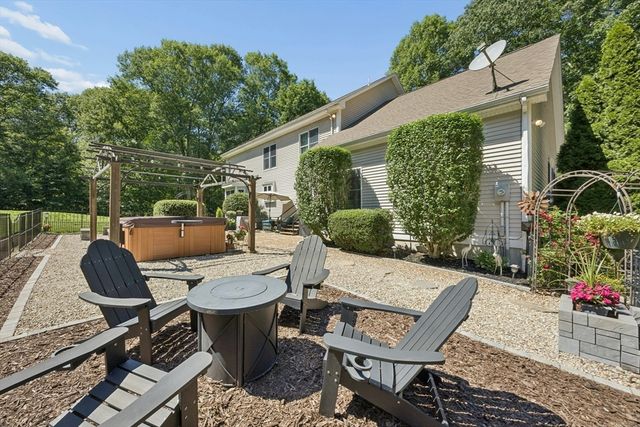 203 Maple St, Douglas, MA 01516