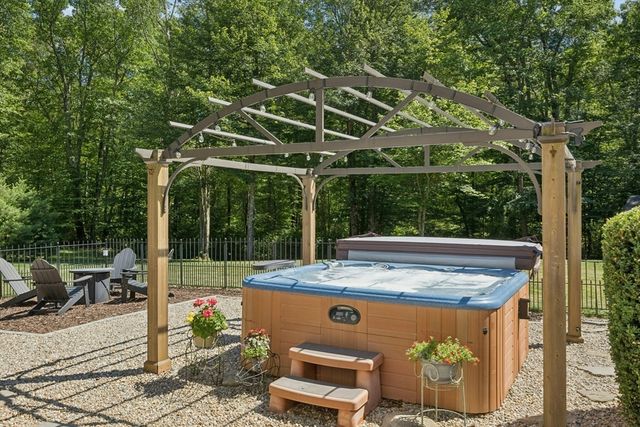 203 Maple St, Douglas, MA 01516