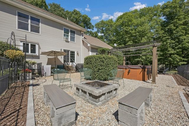 203 Maple St, Douglas, MA 01516