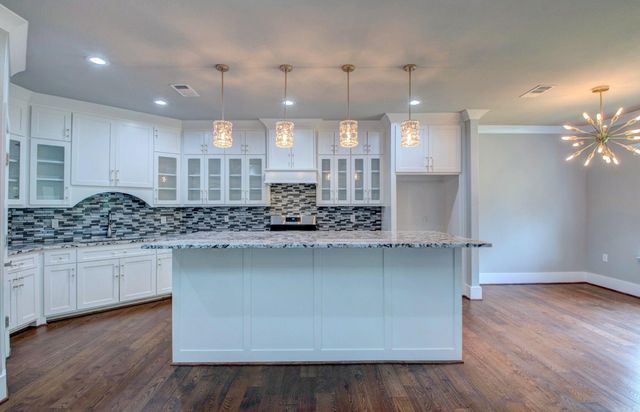 8001 Kanis Pines Drive, Little Rock, AR 72204