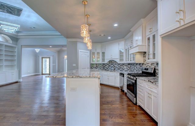 8001 Kanis Pines Drive, Little Rock, AR 72204