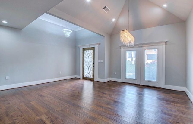 8001 Kanis Pines Drive, Little Rock, AR 72204